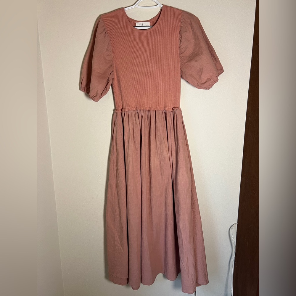 Coral Midi Dress with Puff Sleeves